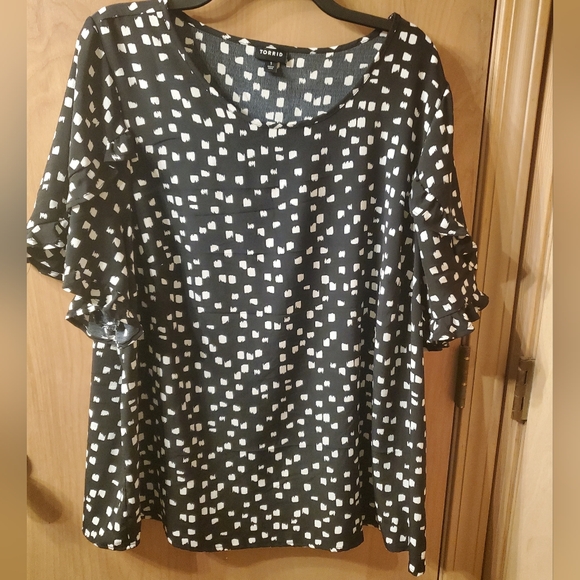 torrid Tops - Torrid Black and White Patterned Blouse